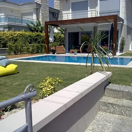别墅 Cesme Alacati'da Havuzlu Kiralik *