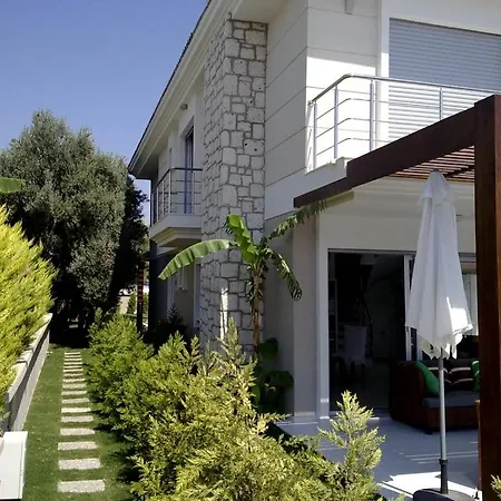 Vila Cesme Alacati'da Havuzlu Kiralik *