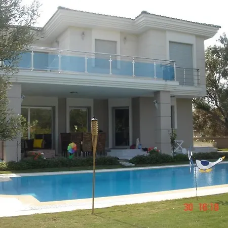 Cesme Alacati'da Havuzlu Kiralik * Alacati